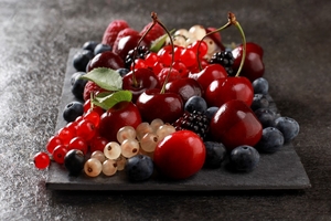 Sezon na superowoce, czyli jak owoce jagodowe wzmacniają naszą odporność