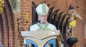 Miniatura: Toruń ma nowego biskupa. Ingres Arkadiusza...