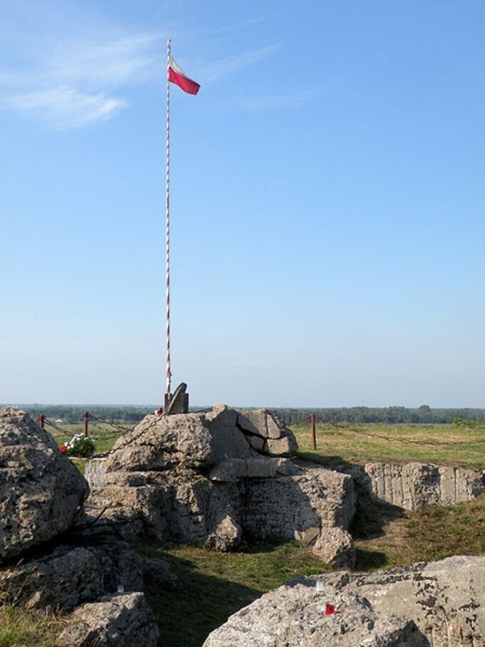 Schron kpt. Władysława Raginisa koło Góry Strękowej