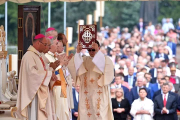 Msza święta na jasnogórskich błoniach. 