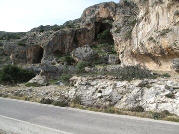 Kreta -&nbsp;jaskinie morskie, kt&oacute;re zostały wyniesione nad powierzchnię wody podczas trzęsienia ziemi z&nbsp;365 roku