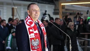 Miniatura: Gest Nawrockiego wywołał burzę. "Prezydent...