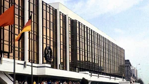 Miniatura: Pałac wiecznie żywy