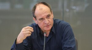 Miniatura: Piosenkarka grzmi na muzyka i polityka....