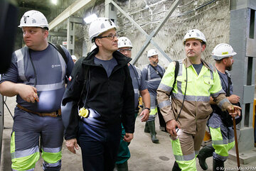 Mateusz Morawiecki podczas uroczystości uruchomienia pieca WTR w Hucie Miedzi „Legnica” 