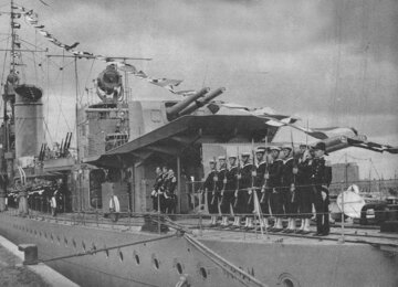 Załoga &bdquo;Groma&rdquo; podczas Święta Morza. Gdynia, 17 lipca 1937&nbsp;r.