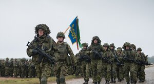 Miniatura: Estonia przerzuca wojska bliżej granicy z...