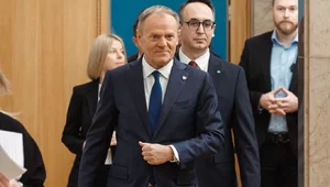 Miniatura: Tusk o sondażu: Z nowym rokiem mocnym krokiem