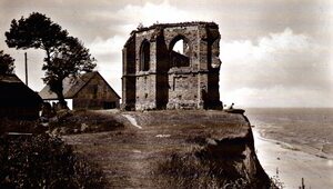 Miniatura: Kościół w Trzęsaczu. Ruiny pełne legend i...