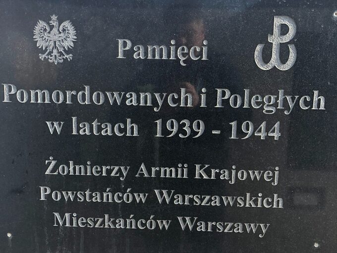 Tablica na Kopcu Powstania Warszawskiego