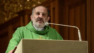 Miniatura: Ks. Isakowicz-Zaleski: Kard. Dziwisz brnie...