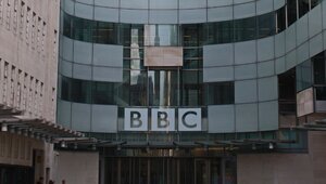 Miniatura: BBC walczy o oddalenie pozwu Trumpa....