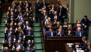 Miniatura: Mocna pozycja PiS, cztery partie w Sejmie