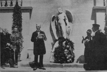 Uroczystość odsłonięcia pomnika poległych amerykańskich lotnik&oacute;w na&nbsp;cmentarzu we&nbsp;Lwowie 30 maja 1925&nbsp;r.