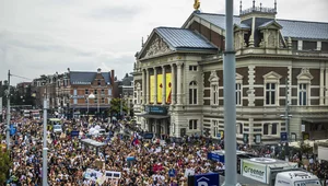 Miniatura: Ogromny protest przeciwko obostrzeniom w...