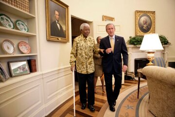 Nelson Mandela i&nbsp;George W. Bush. Waszyngton, 2005 rok
