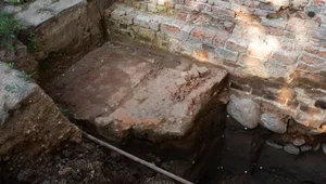 Miniatura: Odkryto średniowieczne mury najstarszego...