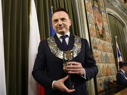 Miniatura: Nowy prezydent Krakowa obniżył sobie...