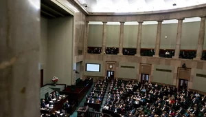 Miniatura: Obniżka VAT i akcyzy na paliwo. Sejm...