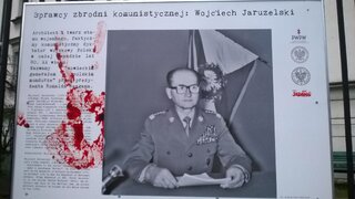 Gen. Wojciech Jaruzelski na&nbsp;wystawie PWPW