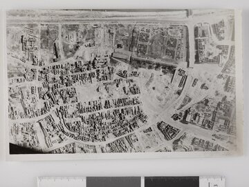 Ruiny Starego Miasta i Zamku Królewskiego, 1945 