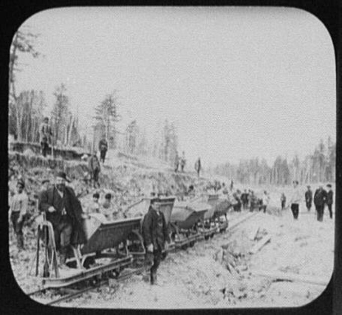 Budowa kolei transsyberyjskiej. Prace wykonują carscy więźniowie. Okolice Chabarowska, 1895 rok