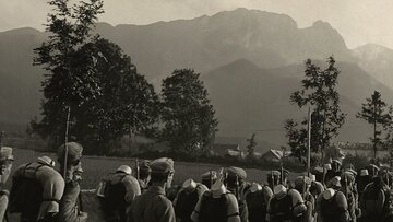 Kadr z&nbsp;filmu "Rzeczpospolita Zakopiańska" (1918 rok), prod. Polska 2018