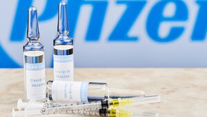 Miniatura: 5,5 mld zł dla Pfizera. Rząd szuka sposobu...