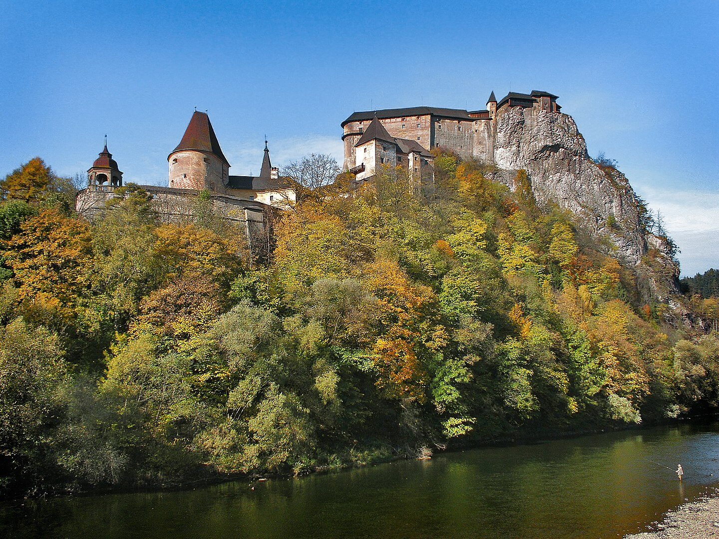 Zamek Orawski znajduje się blisko granicy z Polską. W jakim kraju?