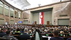 Miniatura: Posłowie wynajmują samochody na koszt...