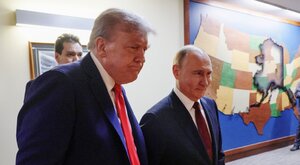 Miniatura: Trump przerwał spotkanie, żeby zadzwonić...