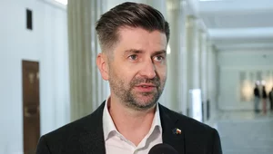Miniatura: Śmiszek zadowolony z paktu migracyjnego....