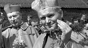 Miniatura: Nowe ustalenia ws. kard. Wojtyły. Co kryją...