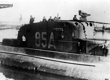 Po włączeniu w&nbsp;skład brytyjskiej Flotylli, ORP &bdquo;Orzeł&rdquo; otrzymał numer burtowy &bdquo;85A&rdquo;.