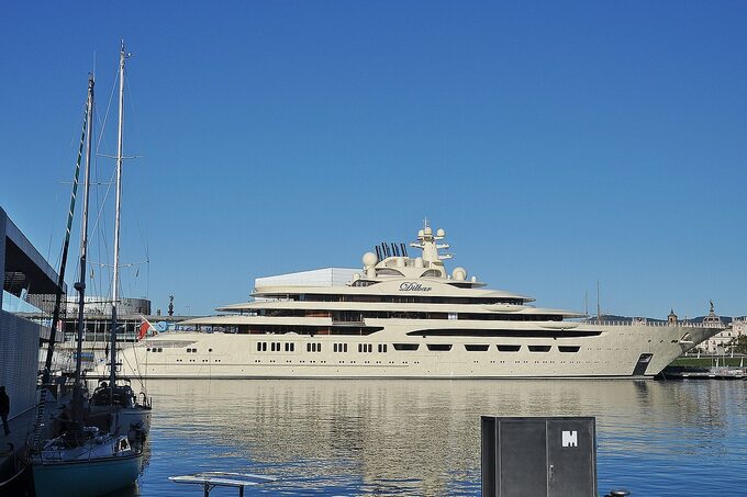 Jacht "Dilbar" należący do rosyjskiego oligarchy Aliszera Usmanowa