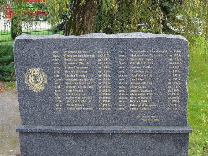 Pomnik w Podgajach poświęcony pamięci ofiar
