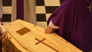 Miniatura: Bezpłatny pogrzeb. Niewielu Polaków o tym...