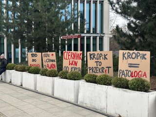 Protest pod&nbsp;Sejmem dot. problemu bezdomności zwierząt w&nbsp;Polsce