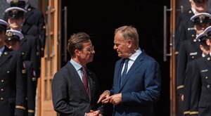 Miniatura: Tusk pokazał prezent od premiera Szwecji....