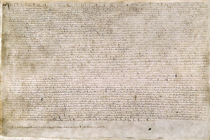 Magna Carta Libertatum (Wielka Karta Swobód) z 1215 r., napisana na pergaminie w średniowiecznej łacinie, poświadczona Wielką Pieczęcią Króla Jana . Oryginalna pieczęć lakowa zaginęła na przestrzeni wieków