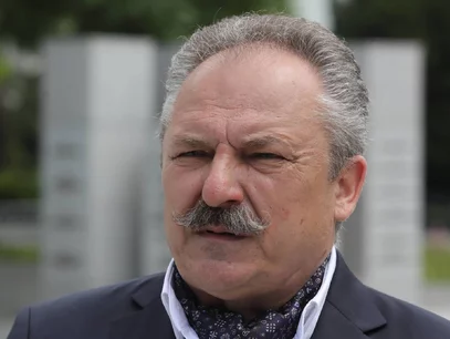 Miniatura: Jakubiak: Ustawa wiatrakowa to zdrada...