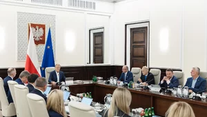 Miniatura: Zmiany w rządzie nie przekonały Polaków....