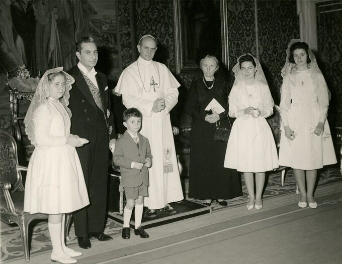 Papież Paweł VI i premier Włoch Aldo Moro z rodziną