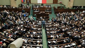 Miniatura: Cztery partie w Sejmie i zmiana lidera w...