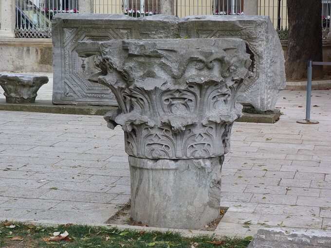 Kolumna (fragment) z Wielkiego Kościoła wybudowanego przez Teodozjusza II