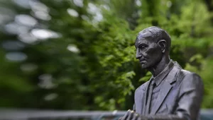 Miniatura: Bił na alarm w sprawie Holocaustu. Na...