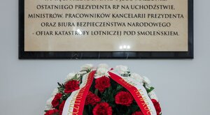 Miniatura: Miesięcznica smoleńska. Prezydent Nawrocki...