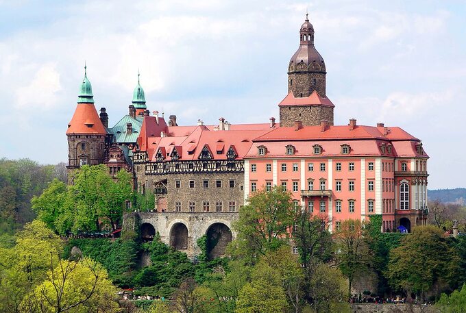 Zamek Książ w Wałbrzychu widziany od strony południowej.