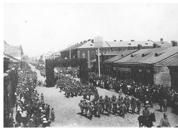 I Korpus Polski defiluje w Bobrujsku - 3 Maja 1918 