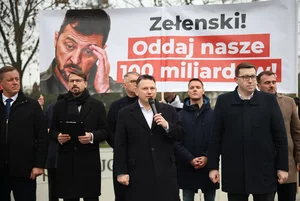 Miniatura: "Zełenski! Oddaj nasze 100 mld!". Protest...